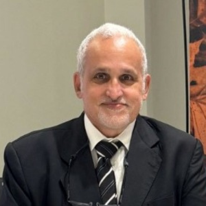Dr. Gonzalo Deleón